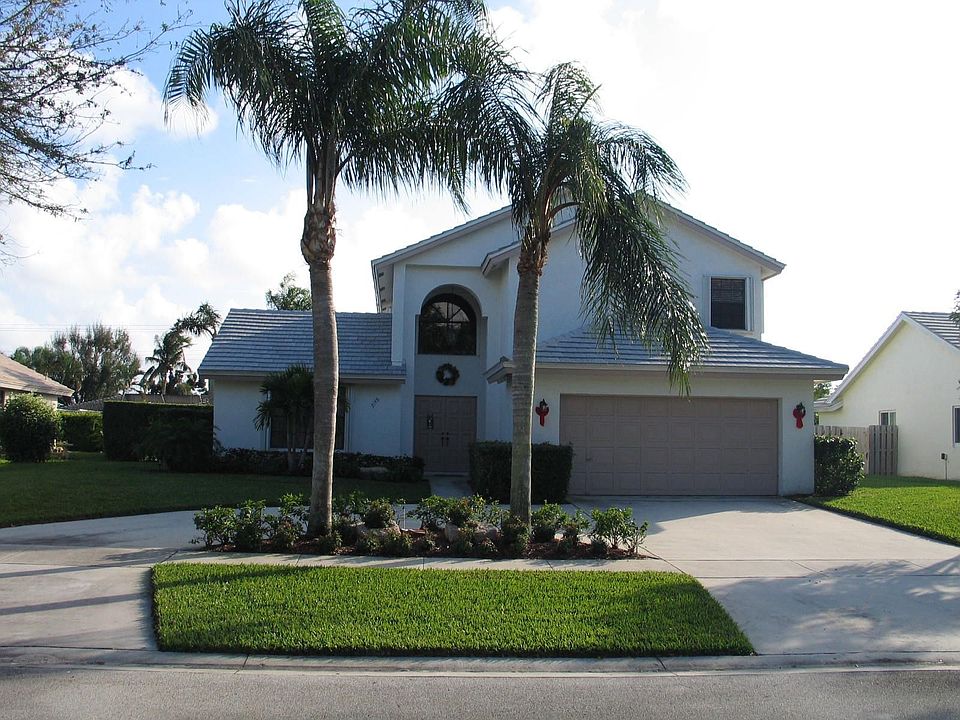 central Boca location, guard-gated community