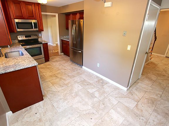 5th image of 5 Plantation Ct