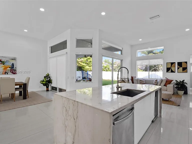 710 Lake Blvd — Photo 2