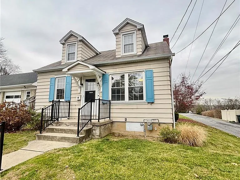221 E Chestnut St — Photo 2