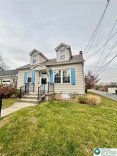 221 E Chestnut St Photo 1