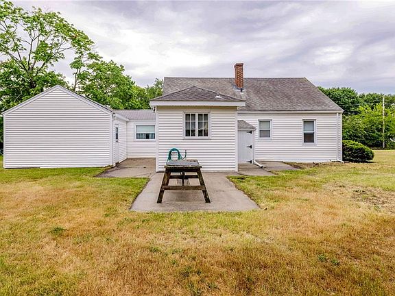 3rd image of 118 Foote St