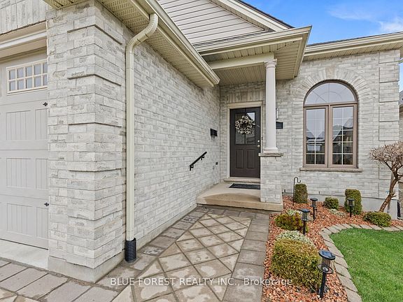 3rd image of 2615 Colonel Talbot Rd #4