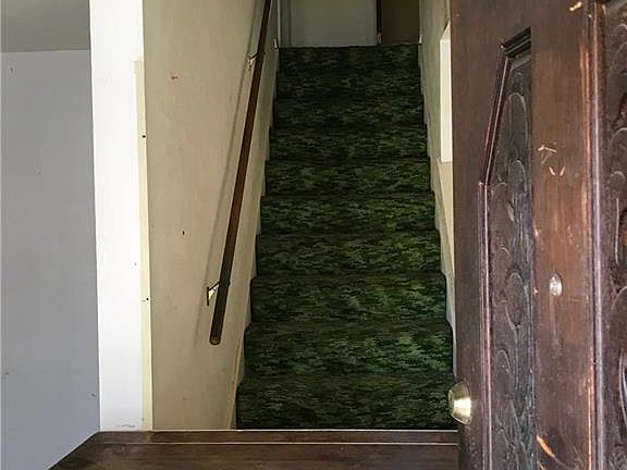 5th image of 913 Rosewood Ln