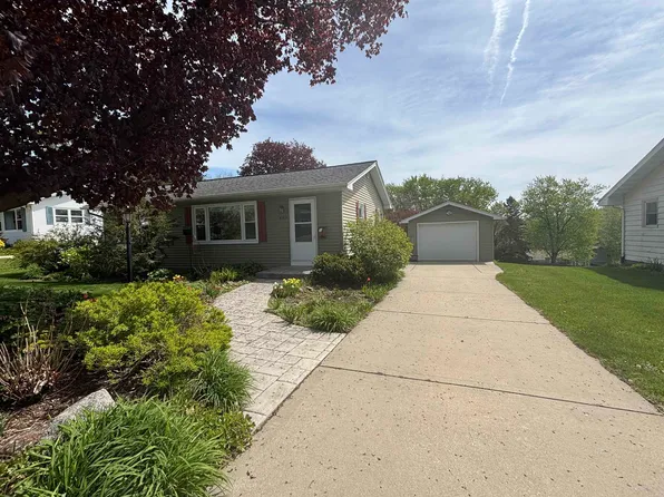 407 S 4th St, Mount Horeb, WI 53572