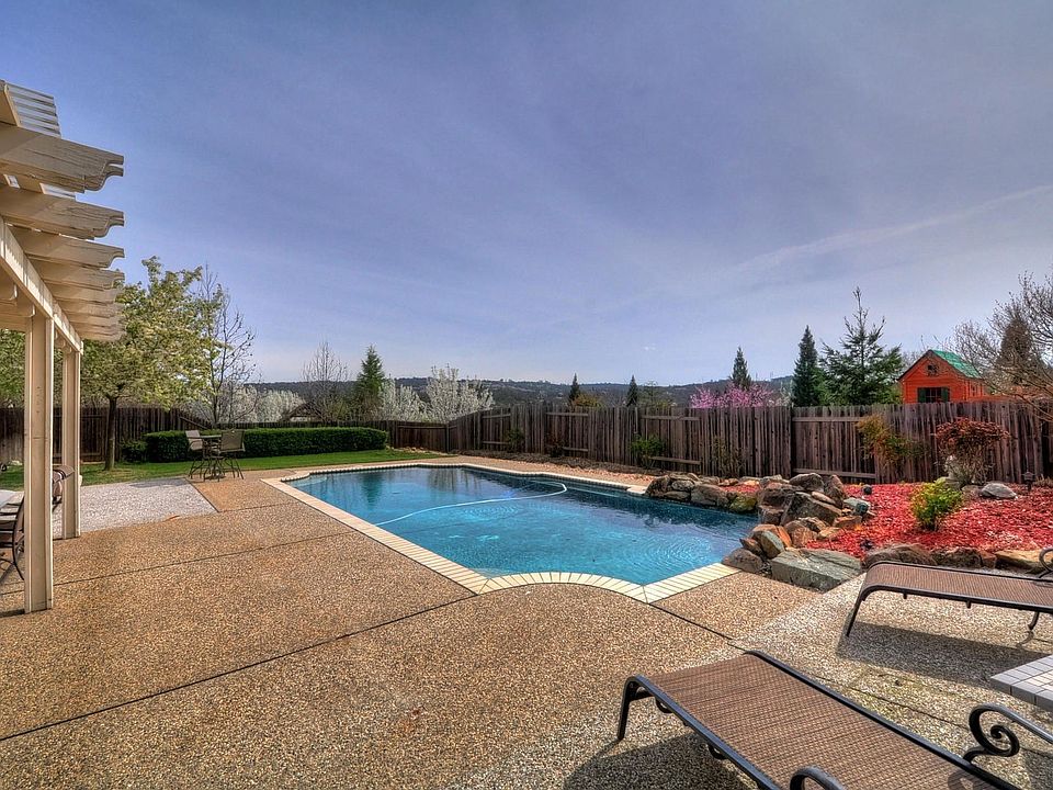 2nd image of 2029 Bates Cir