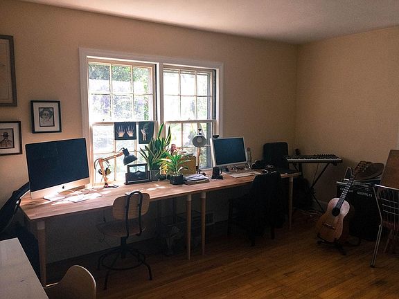 Bedroom/office space