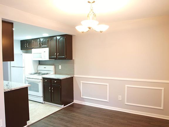 4th image of 2569 Olde Hill Ct S