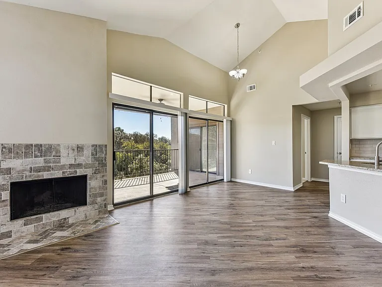 Waters Edge Apartment Homes — Photo 98