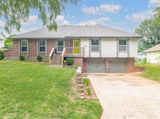 1201 SW 16th St, Blue Springs, MO 64015