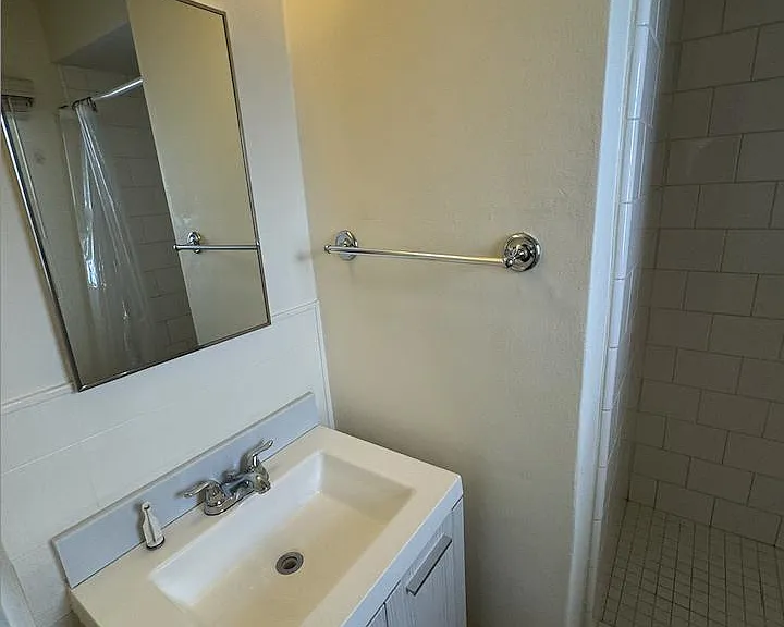 477 E Ave — Photo 12
