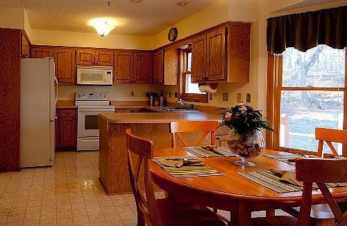 3rd image of 864 Moonlight Dr