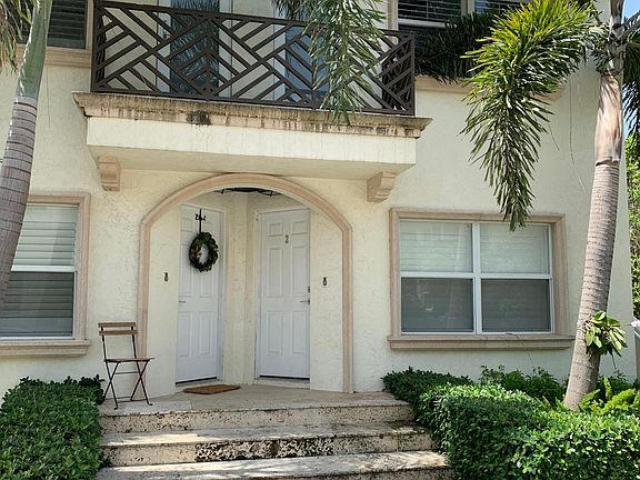 3rd image of 252 Oleander Ave APT 2
