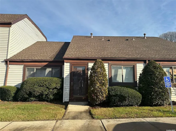 103 Whistler Court #103, Middle Island, NY 11953