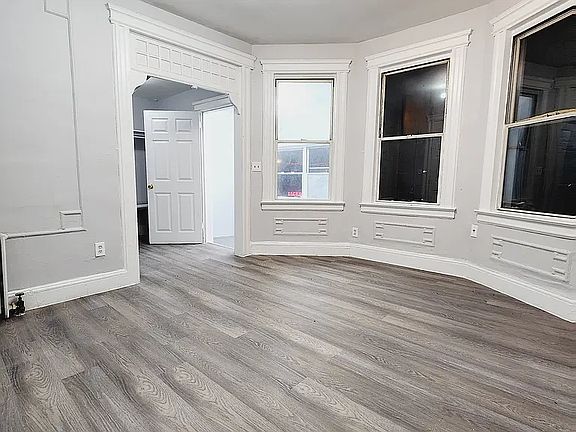 4th image of 1082 Bond St #B4