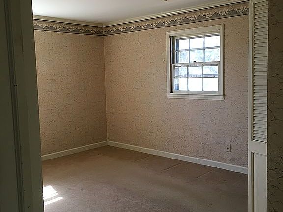 4th image of 209 Finley St