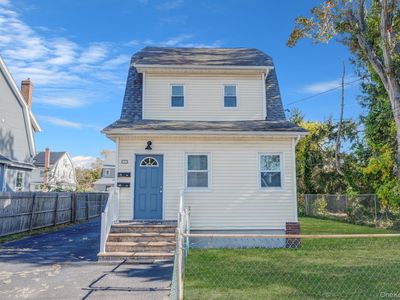 39 Chapman Place, Bay Shore, NY, 11706