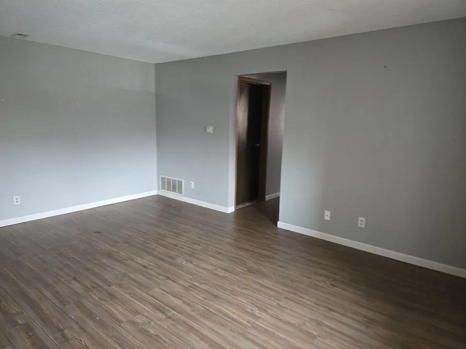 812 Gordon Smith Blvd