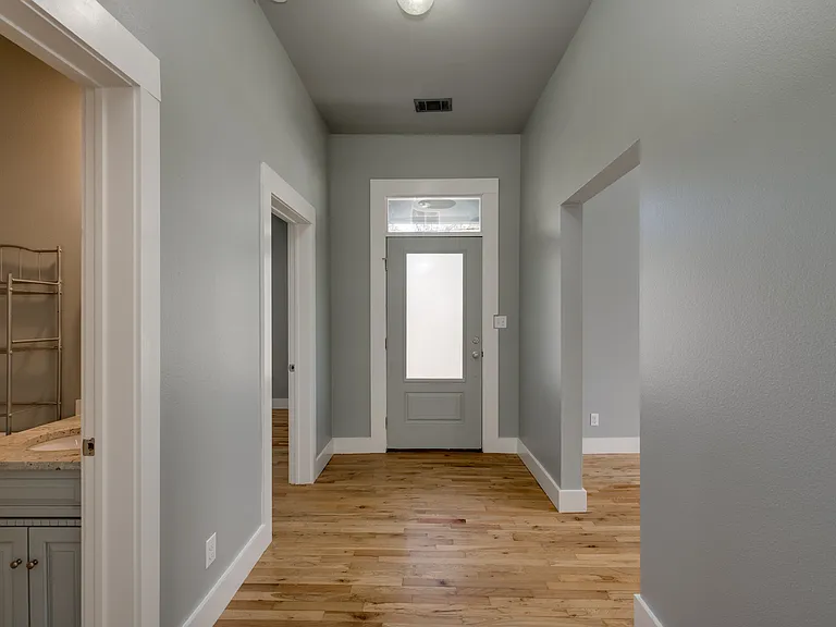 1303 Canterbury St — Photo 3