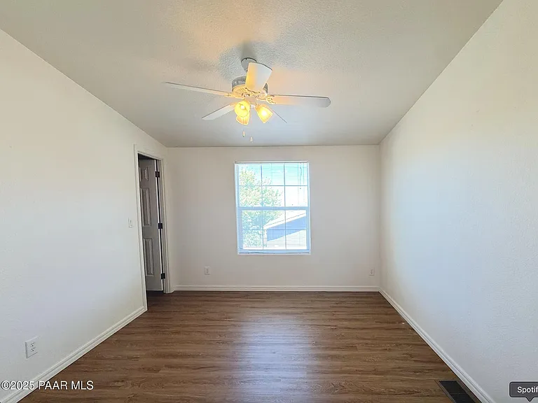 1116 Samantha St — Photo 30