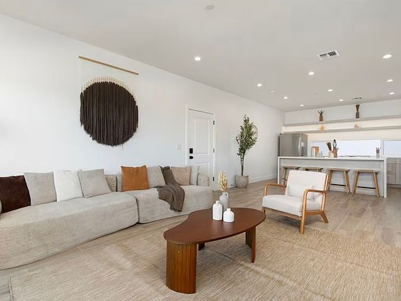 4th image of 1326 W Roosevelt St #202