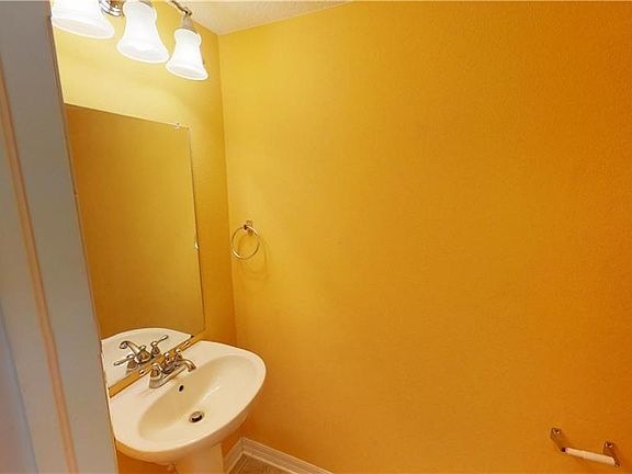 5th image of 10907 Kensington Park Ave