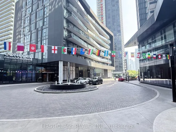 90 Queens Wharf Rd #503, Toronto, ON M5V 0J4