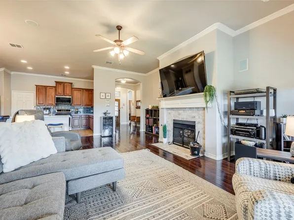 15625 Gatehouse Dr, Roanoke, TX 76262