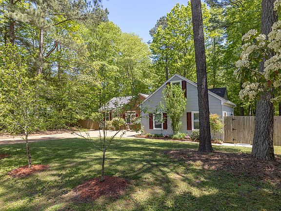 2nd image of 127 Wellington Cir
