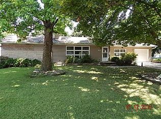 211 East Ctr, Cambridge, IL 61238