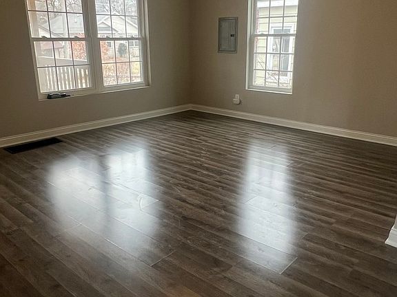 4th image of 207 Davis St
