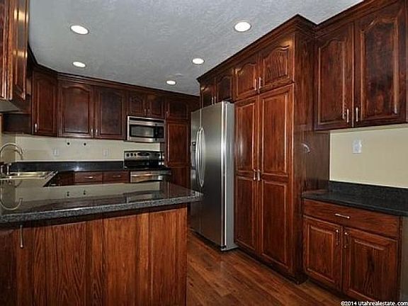 4th image of 831 E Briarmeadow Ave