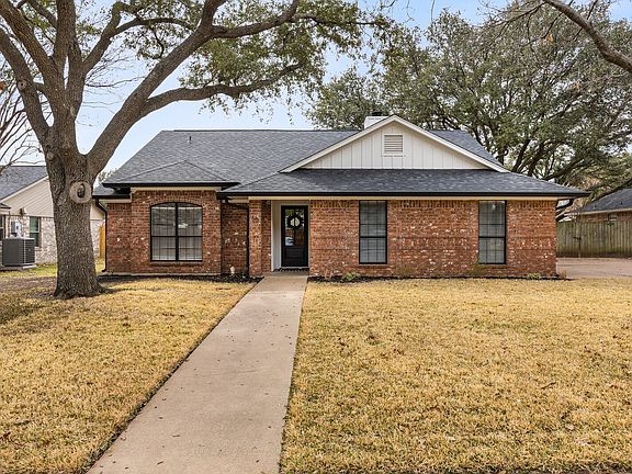 2nd image of 55 Wisteria St