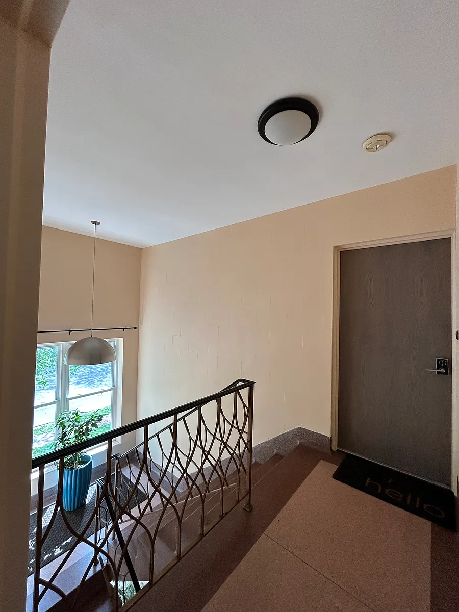 Building Photo - 6417 Nottingham Ave #2W