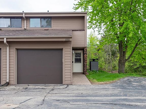 2nd image of 880 Stone Ridge Pl
