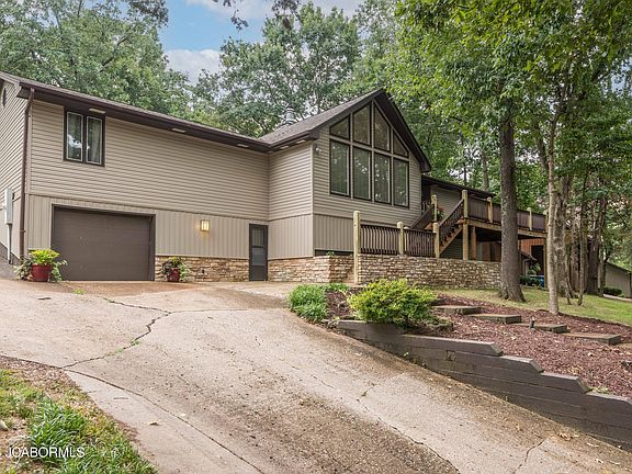 2nd image of 1418 Springdale Ter