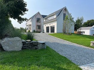 300 Vaucluse Ave, Middletown, RI 02842