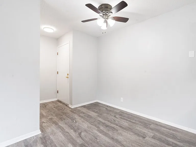 Breckenridge Davenport Apartments — Photo 23