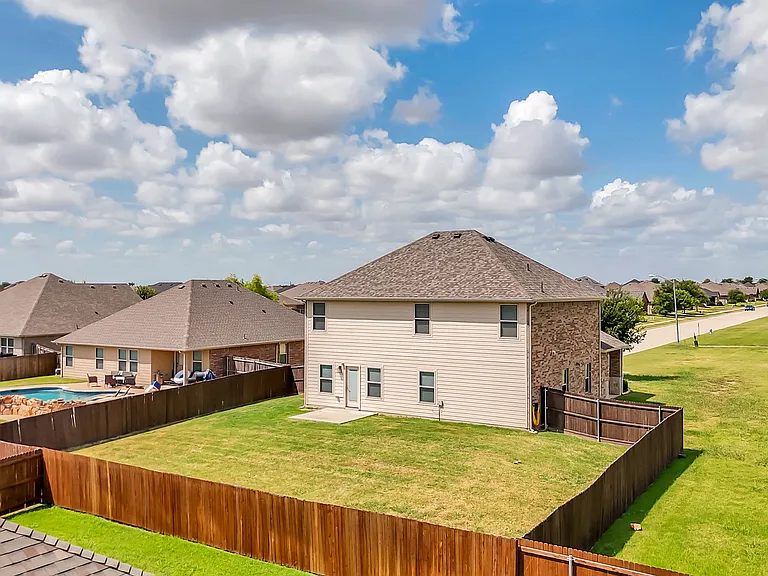 1535 Meadowlake Dr — Photo 43