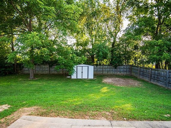 4th image of 369 Vineland Place Dr