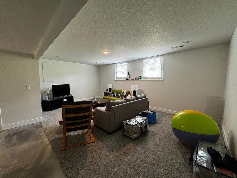 2301 Grant Ln — Photo 43