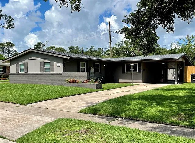 558 Ashlawn Dr