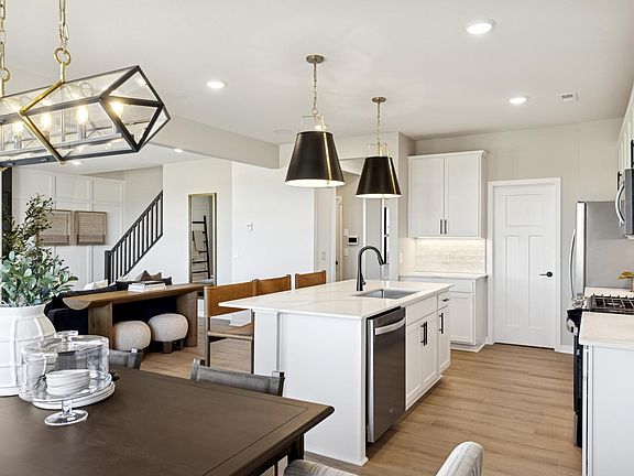 4th image of 4959 Airlake Dr