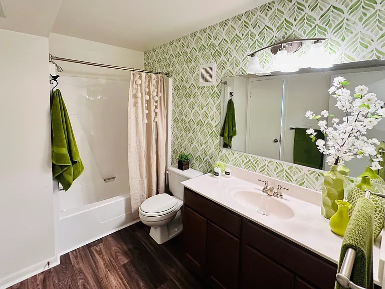 Shoreline Apartments — Photo 18