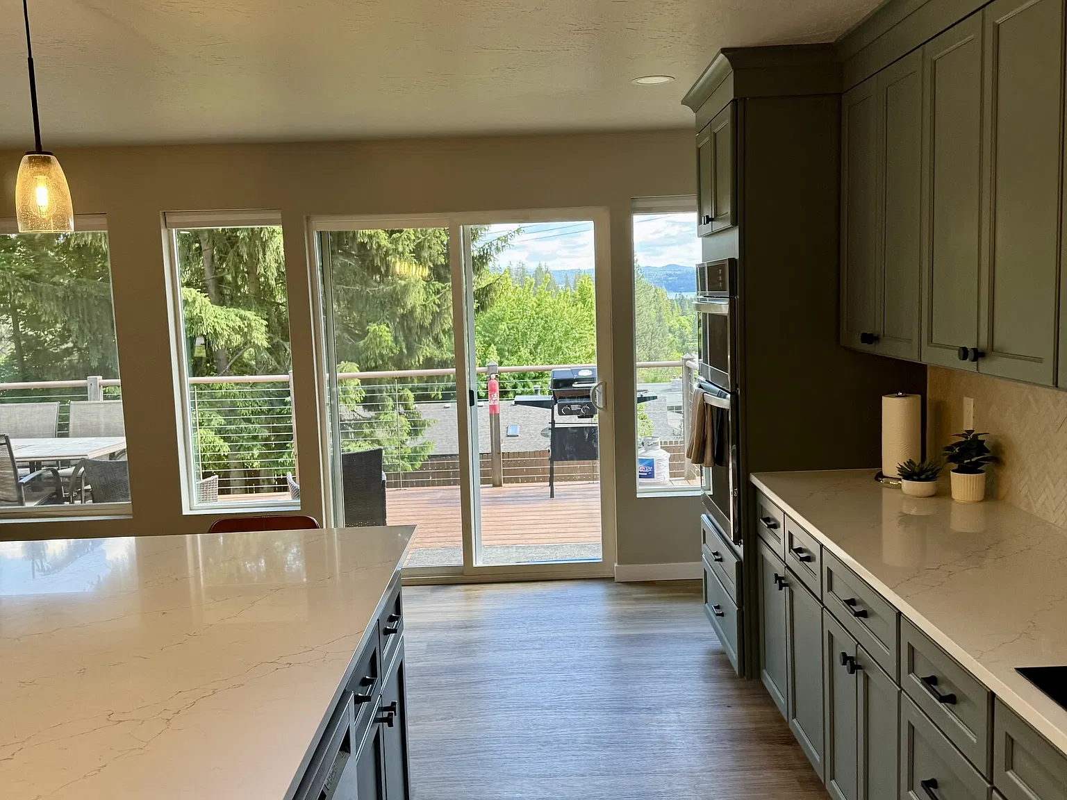 3 bed, 2.5 bath, 2122 sqft, $3,200 — Photo 4