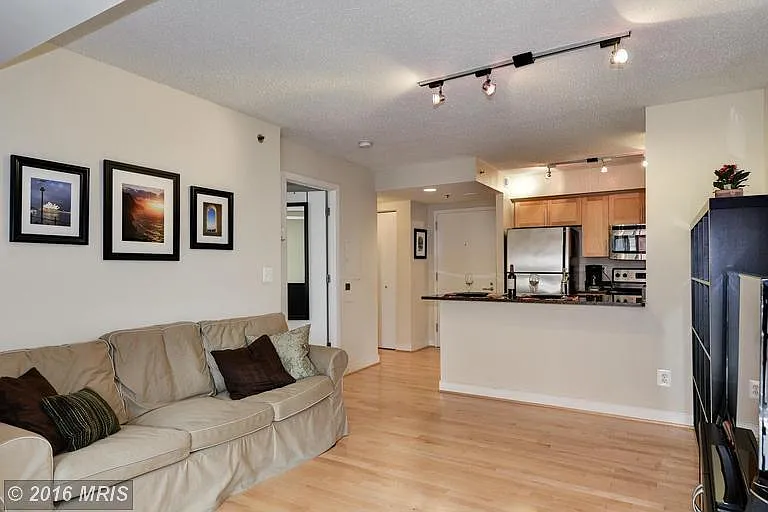 7500 Woodmont Ave #8 — Photo 9