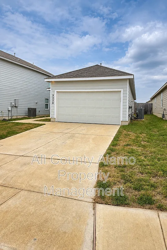 3 bed, 2.0 bath, 1440 sqft, $1,595 — Photo 3