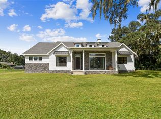3001 Beautiful Creek Ln, Plant City, FL 33565