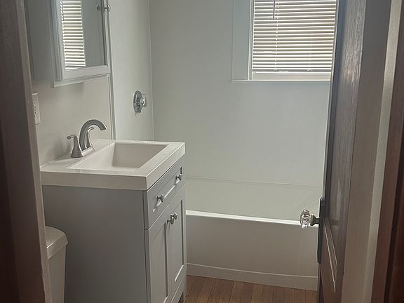 4th image of 508 Brock Ave #2