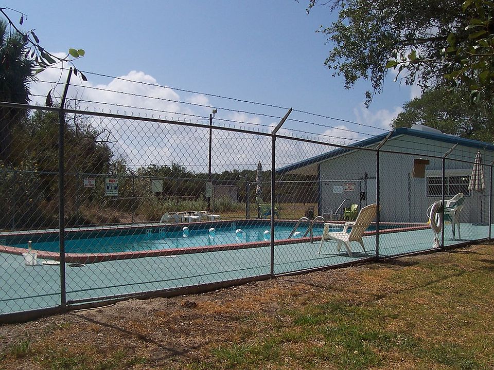 2nd image of 225 Palmetto Point Rd